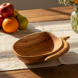 Plato de madera de olivo con forma de manzana