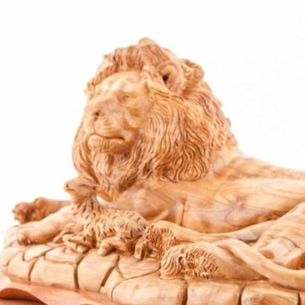 Hand Carved Wooden Lion with a Lamb - Statuettes - Bethlehem Handicrafts