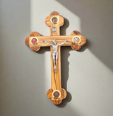 Crucifijo con 4 recuerdos de Tierra Santa, de madera de 28 cm, 14 estaciones del Vía Crucis en la parte posterior