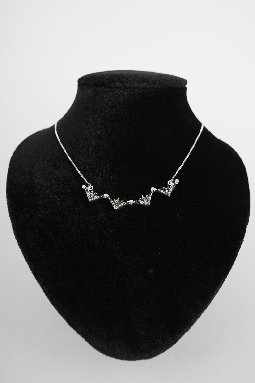 Magnetic Star of Bethlehem Necklace with Fully Dark Gemstones