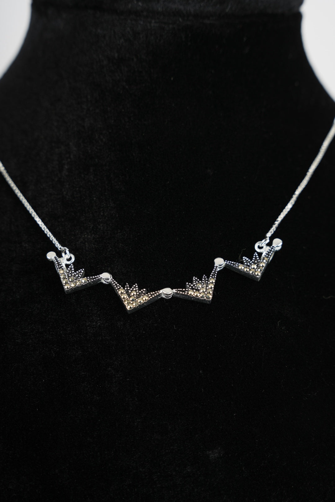 Magnetic Star of Bethlehem Necklace with Fully Dark Gemstones