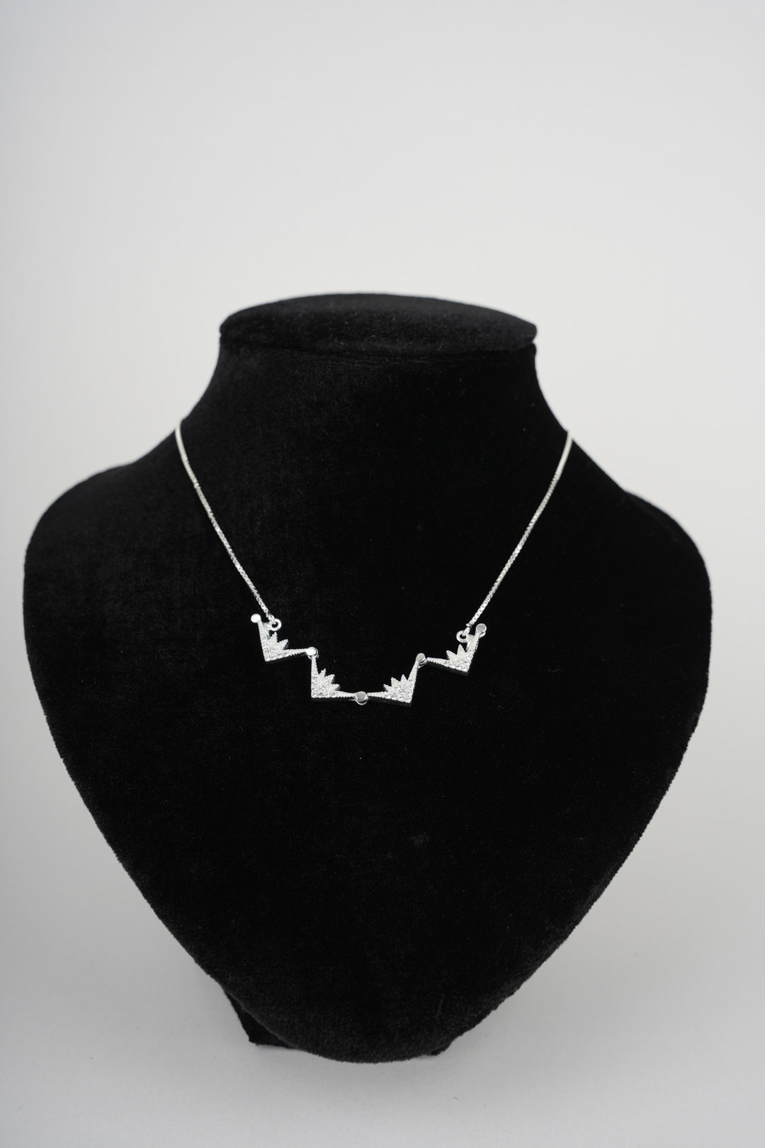 Magnetic Star of Bethlehem Necklace with White Gemstones(Silver Color)