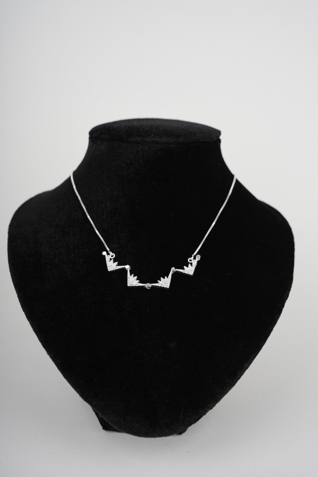 Magnetic Star of Bethlehem Necklace with White Gemstones(Silver Color)