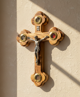 Crucifijo de 7.1", Cruz de Madera con Tierra de Tierra Santa en Cápsula