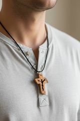 Collar Cruz de Madera de Olivo Grabada | Madera de Olivo de Belén