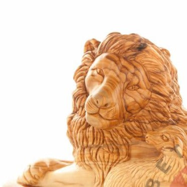 Carved Wooden Lion with A Lamb - Statuettes - Bethlehem Handicrafts