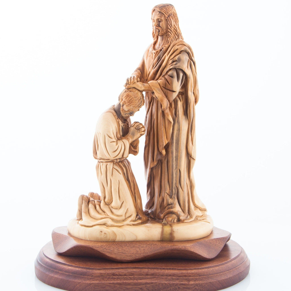 Jesus Christ statue hand carved from Bethlehem olive wood, 9.4 inch close detail of the hand carved work
