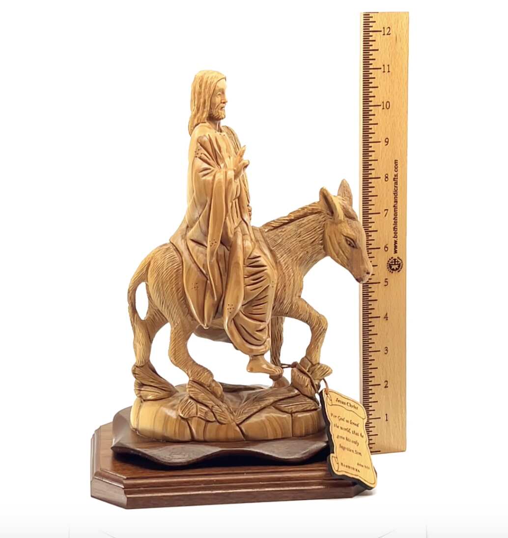 Jesus Christ statue hand carved from Bethlehem olive wood, 11.2 inch close detail of the hand carved work