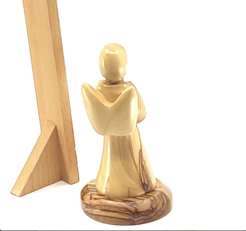 Angel olive wood statue hand carved in Bethlehem, 5.1 inch detail of the carved figure
